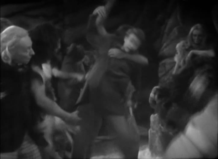 Doctor Who - S01E01 (001) - An Unearthly Child (2) - The Cave of Skulls.avi_20151210_182747.046.jpg